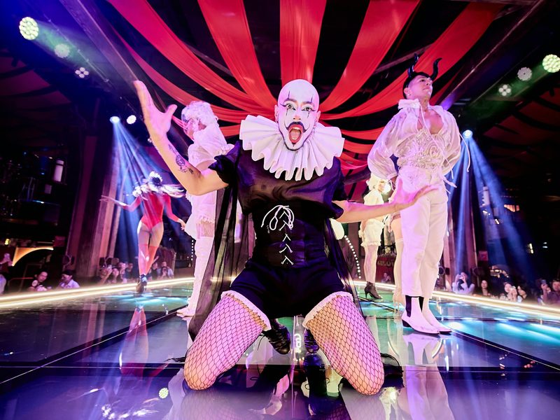 Resort entertainment stage show