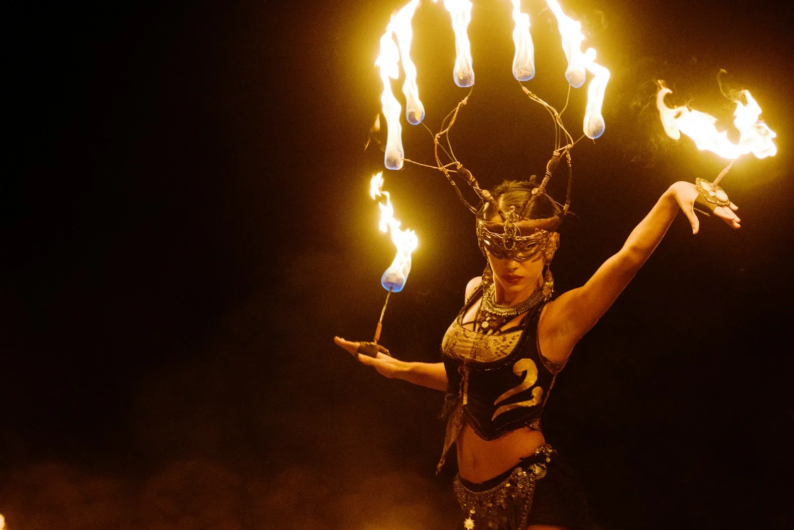 Fire / LED Show для контракта в ресторане в Манаме, Бахрейн - Rising Stars