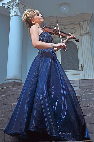 Violin Player 105542